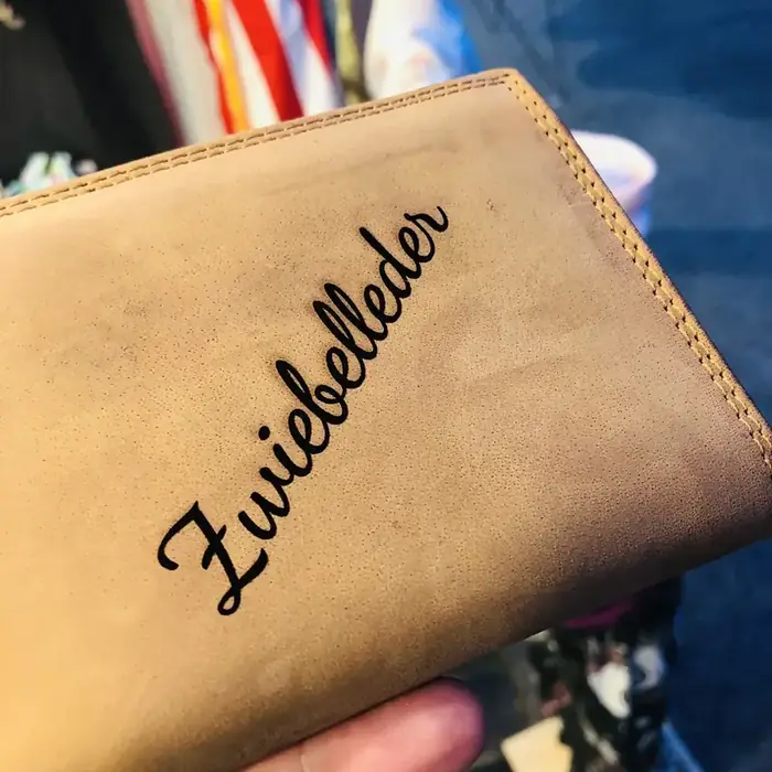 Personalisiertes Geldbörsen-Portemonnaie aus Leder mit Gravur