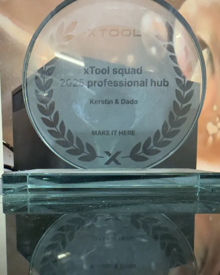Glas-Auszeichnung von xTool: xTool squad 2025 professional hub für Kerstin und Dado